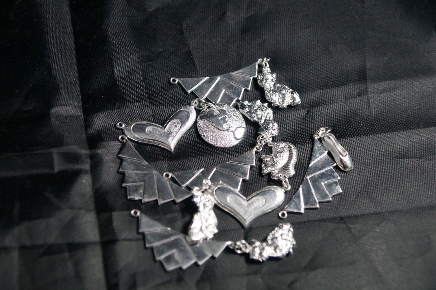 Silver-plated charm necklace with hearts and figures